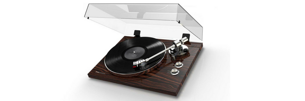 AKAI BT500 turntable sits above the BT100 smaller brother AKAI BT500 turntable sits above the BT100 smaller brother